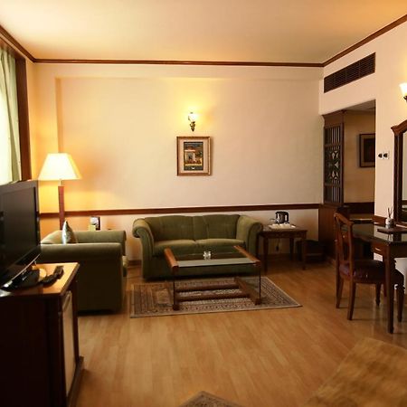 Hotel President 잘란다르 외부 사진