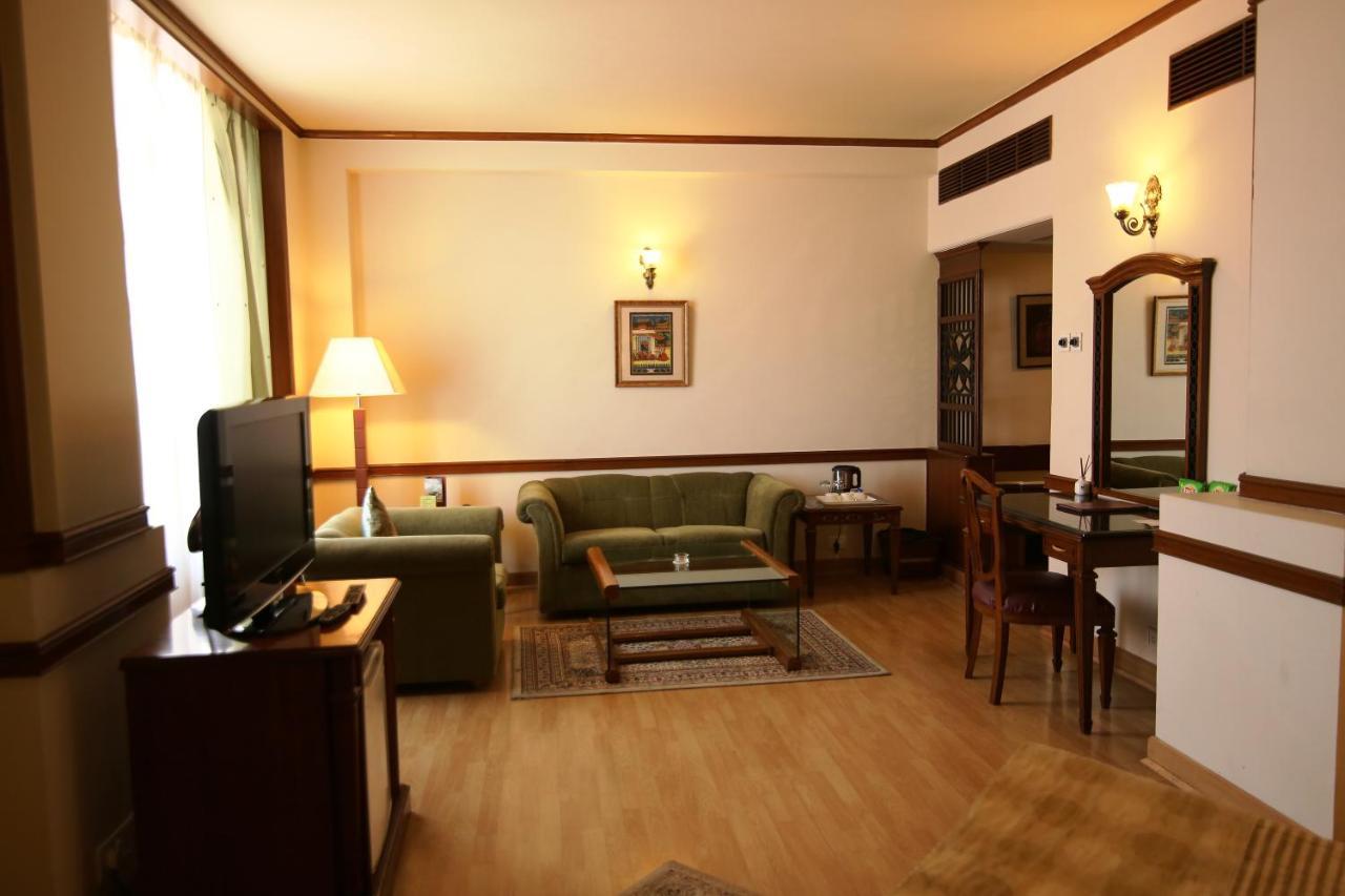 Hotel President 잘란다르 외부 사진