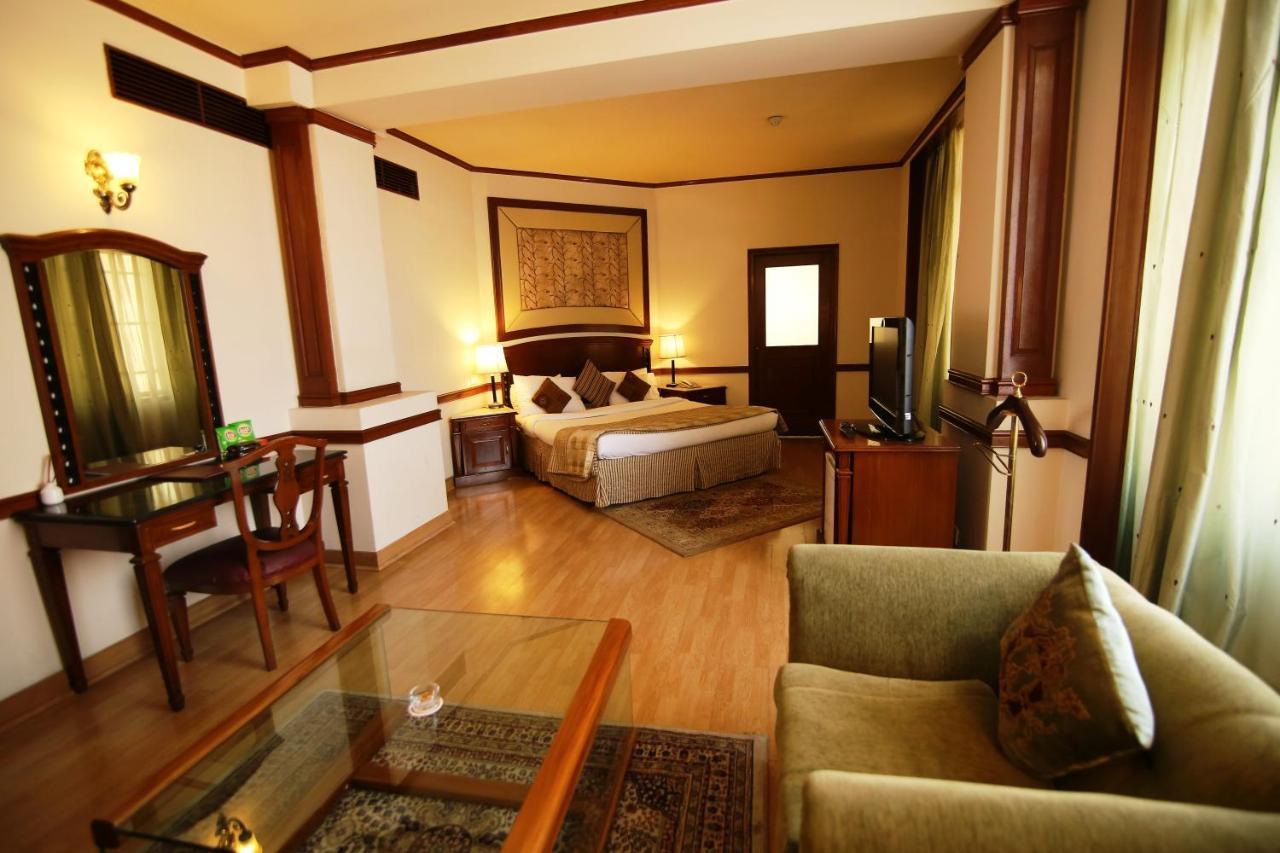 Hotel President 잘란다르 외부 사진