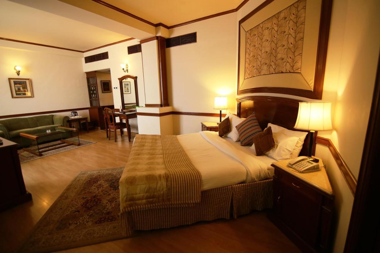 Hotel President 잘란다르 외부 사진