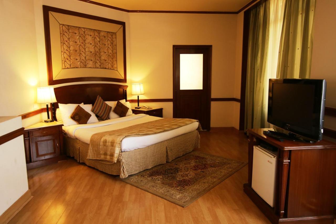 Hotel President 잘란다르 외부 사진